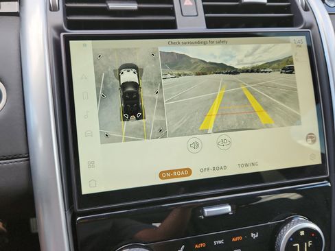 Certified 2025 Land Rover Discovery S image 29