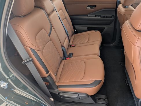 Used 2025 Nissan Pathfinder Platinum w/ Cargo Package FWD image 21