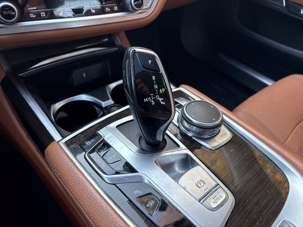 Used 2018 BMW 740i xDrive AWD/4WD image 12