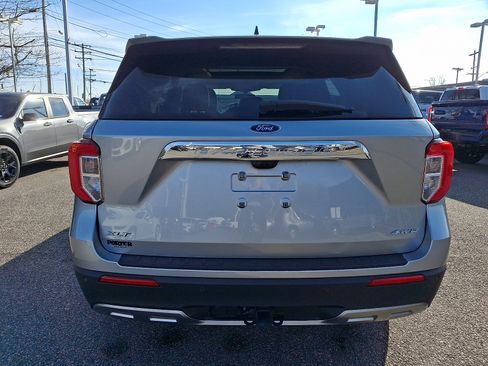 Certified 2024 Ford Explorer XLT w/ Equipment Group 202A image 9