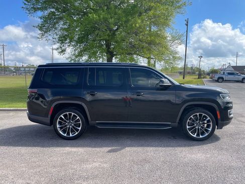Used 2022 Jeep Wagoneer Series II w/ Convenience Group I image 9