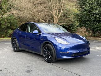 Used 2022 Tesla Model Y Long Range video 2