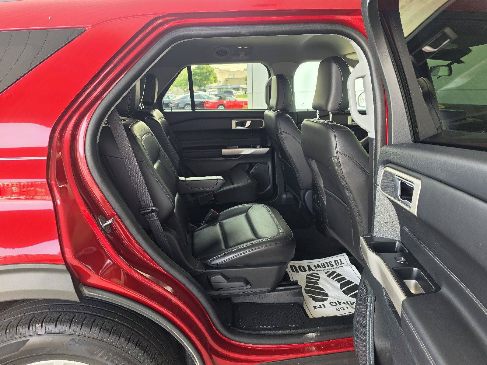 Used 2023 Ford Explorer XLT w/ Equipment Group 202A AWD/4WD image 15