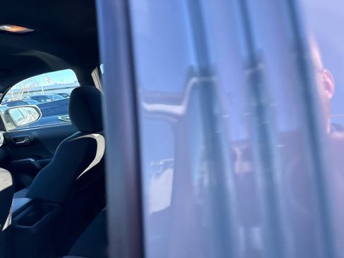 Used 2021 Toyota Tacoma TRD Off-Road image 5