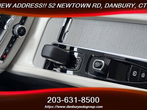Used 2025 Volvo XC60 B5 Plus w/ Protection Package Premier AWD/4WD image 25
