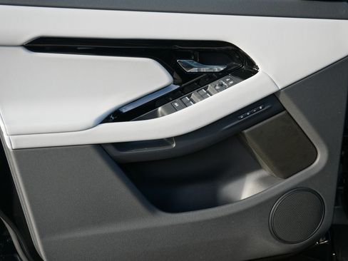 New 2026 Land Rover Range Rover Evoque Dynamic SE image 4