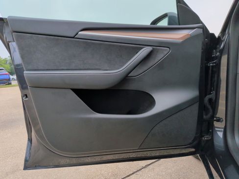 Used 2024 Tesla Model Y 2WD image 14