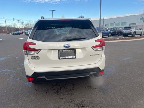 Used 2023 Subaru Forester Premium image 5