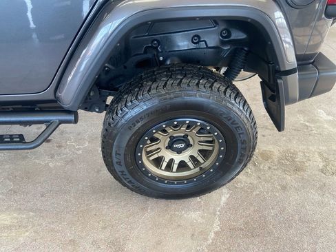 Used 2018 Jeep Wrangler Unlimited Sahara image 7