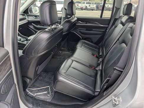 Used 2022 Jeep Grand Cherokee Limited image 12