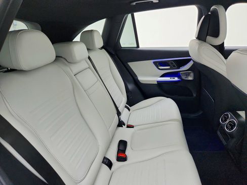 Used 2023 Mercedes-Benz GLC 300 4MATIC image 32