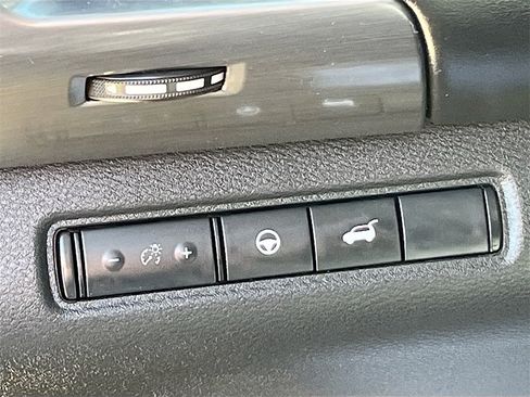 Used 2023 Nissan Pathfinder SL image 10