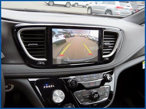 New 2026 Chrysler Pacifica Select image 18