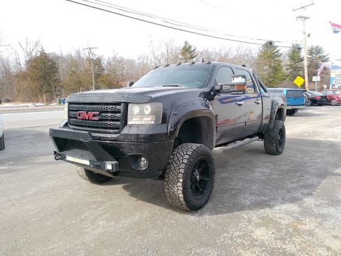 Used 2011 GMC Sierra 2500 SLE w/ SLE Preferred Package image 1