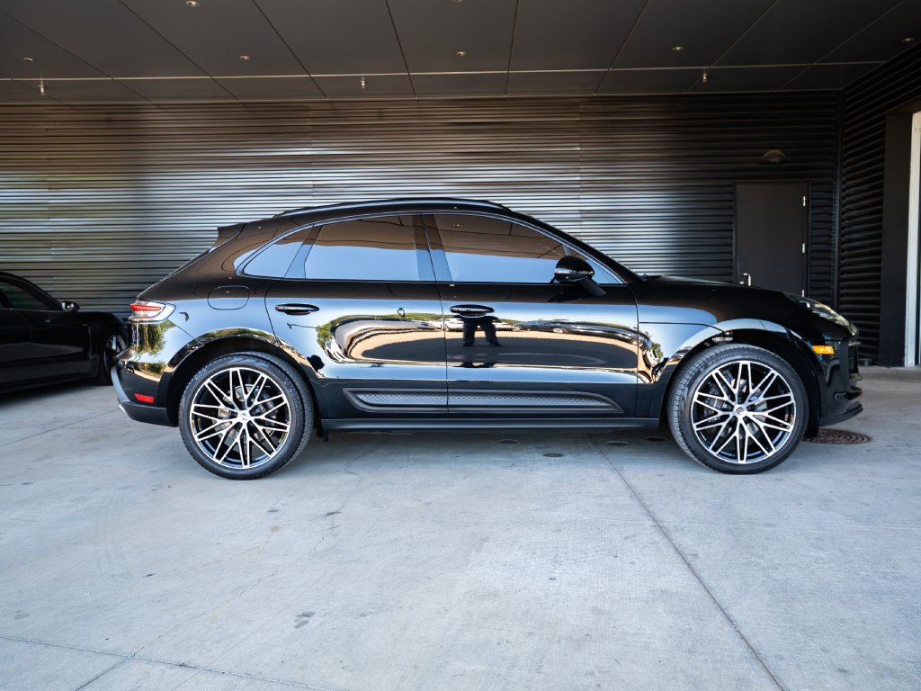 Certified 2024 Porsche Macan AWD/4WD image 8