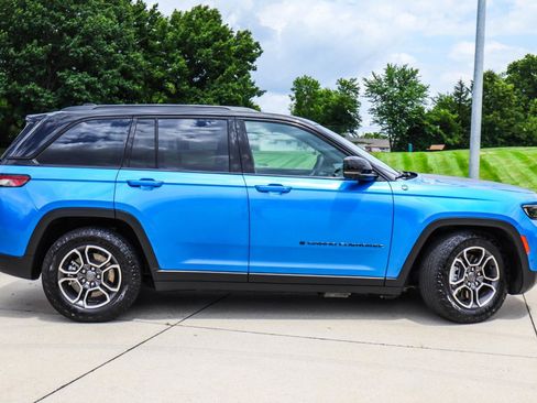Used 2022 Jeep Grand Cherokee Trailhawk w/ Advanced Protech Group II AWD/4WD image 5