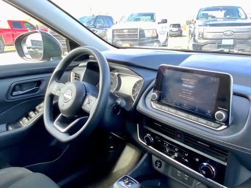 Used 2024 Nissan Rogue S AWD/4WD image 37