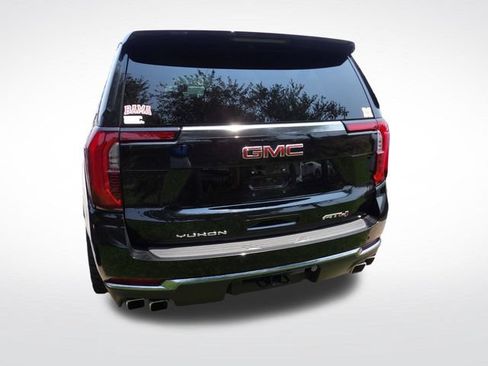 Used 2025 GMC Yukon XL AT4 w/ AT4 Premium Plus Package AWD/4WD image 13