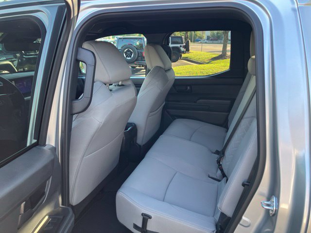 Used 2025 Toyota Tacoma SR5 AWD/4WD image 16