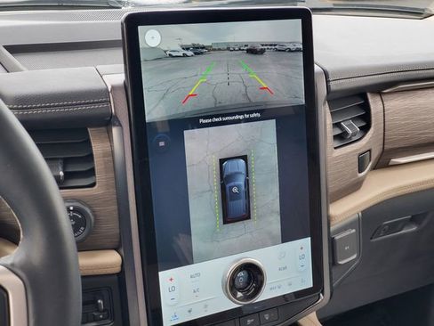 Used 2023 Ford Expedition Limited image 20