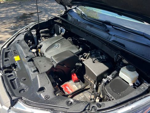 Used 2018 Toyota Highlander XLE AWD/4WD image 39