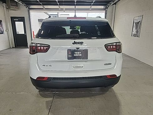 Used 2024 Jeep Compass Latitude AWD/4WD image 16
