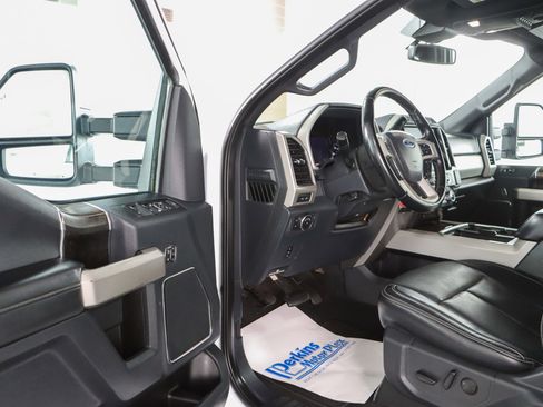 Used 2022 Ford F250 Lariat image 3