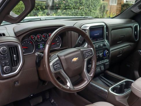 Used 2022 Chevrolet Silverado 1500 LTZ w/ LTZ Premium Package AWD/4WD image 19