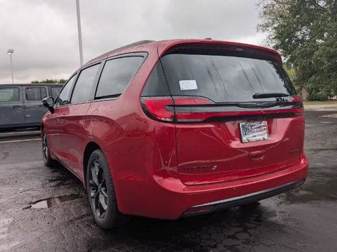New 2026 Chrysler Pacifica Limited w/ S Appearance Package FWD image 12