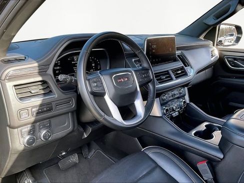 Used 2023 GMC Yukon SLT image 12