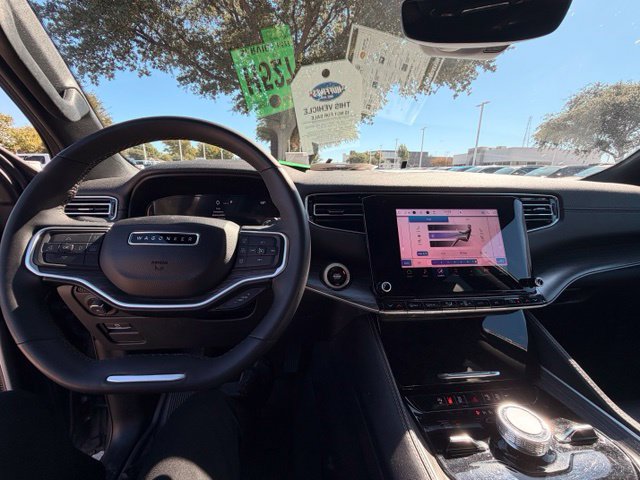 Used 2024 Jeep Wagoneer Series III AWD/4WD image 8