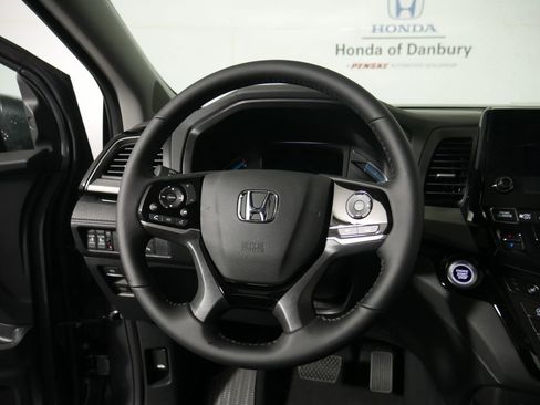 New 2026 Honda Odyssey Touring image 11