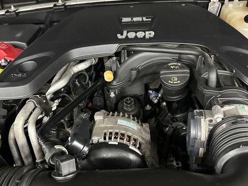 Used 2020 Jeep Gladiator Sport w/ Quick Order Package 24S AWD/4WD image 7