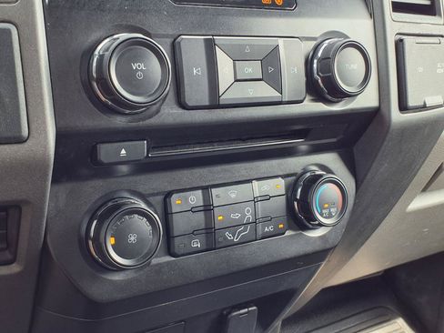 Used 2018 Ford F550 4x4 Regular Cab Super Duty image 8