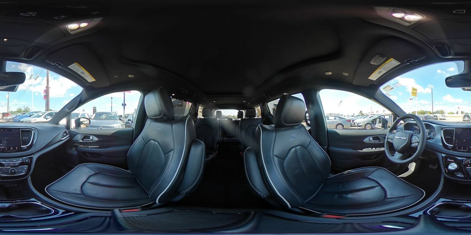 Used 2025 Chrysler Pacifica Limited FWD image 46