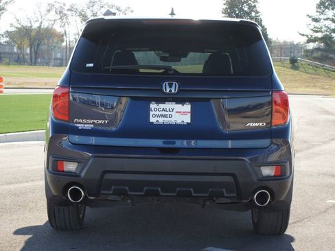Used 2025 Honda Passport EX-L image 3