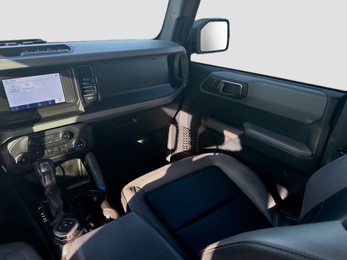 Used 2022 Ford Bronco Black Diamond image 19