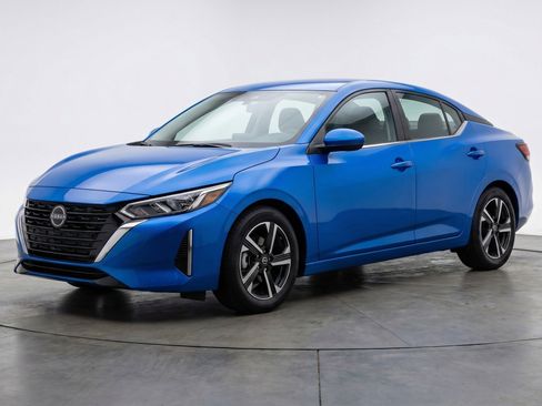 Used 2025 Nissan Sentra SV image 3