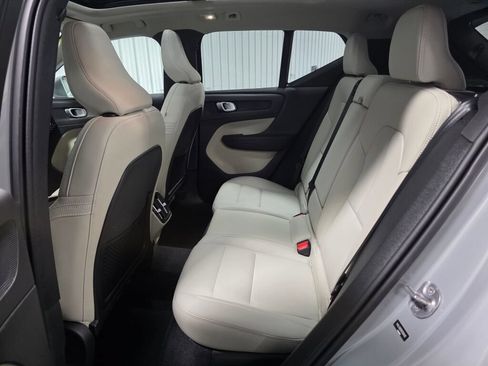 Used 2024 Volvo XC40 B5 Plus AWD/4WD image 10