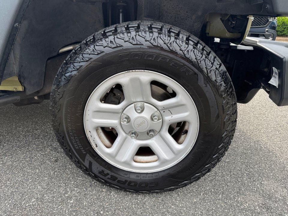 Used 2013 Jeep Wrangler Unlimited Sport w/ Connectivity Group AWD/4WD image 29