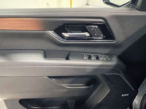 Used 2025 GMC Yukon XL Denali image 19