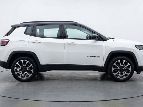 Used 2025 Jeep Compass Limited AWD/4WD image 8
