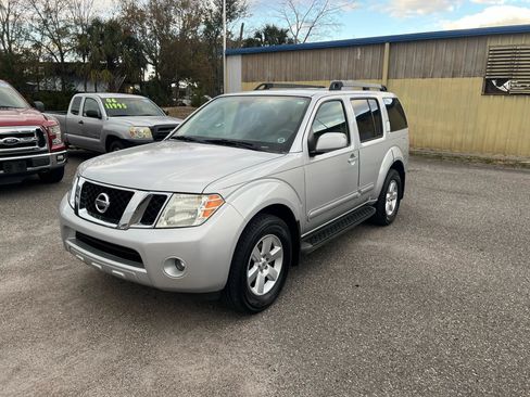 Used 2011 Nissan Pathfinder SV RWD image 2