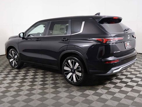 New 2025 Mitsubishi Outlander SE FWD image 16