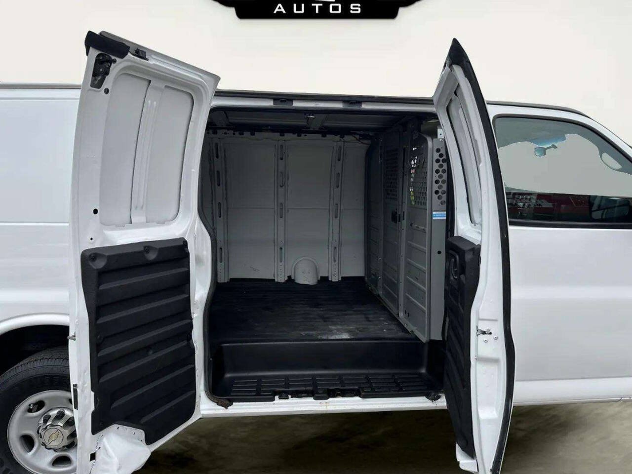 Used 2014 Chevrolet Express 2500 RWD image 26