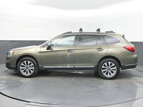 Used 2017 Subaru Outback 3.6R Touring AWD/4WD image 5
