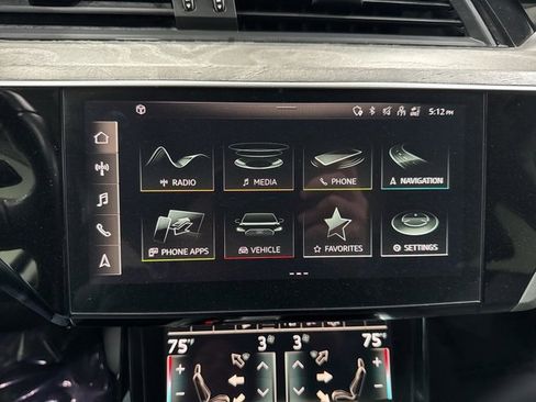 Used 2022 Audi e-tron Premium Plus w/ Premium Plus Package image 18