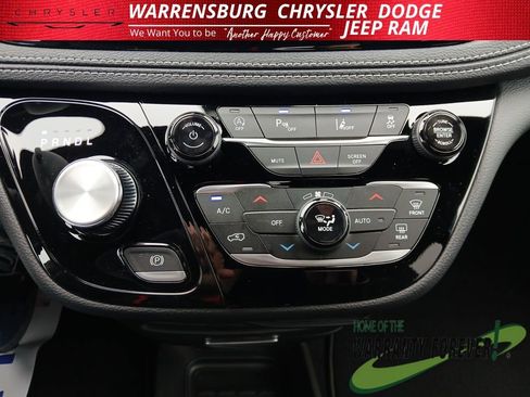 New 2026 Chrysler Pacifica Select image 23