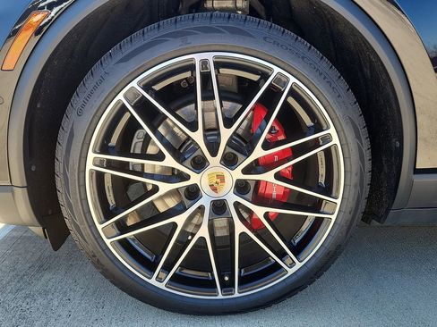 Certified 2025 Porsche Macan 4S Electric image 10