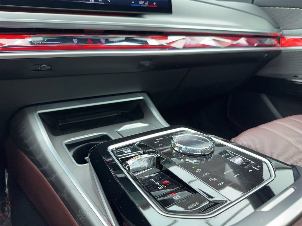 Used 2023 BMW 760i xDrive AWD/4WD image 31